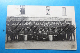 Kazerne Kazernering  Carte Photo Militaria Soldaten - Regiments
