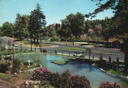 ITALY, PIEMONTE, TORINO, PARK OF THE VALENTINO, FLOWERS - Parken & Tuinen