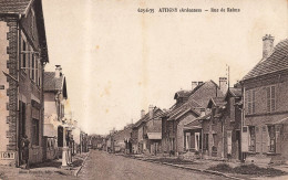 Attigny * Rue De Reims * Pompe à Essence * Villageois - Attigny