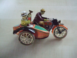 Ancien Jouet Métallique Avec Clé SIDE-CAR - Toy Memorabilia