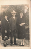 CARTE PHOTO - Une Photo De Famille - Carte Postale Ancienne - Photographs