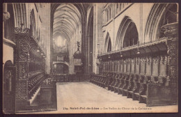 SAINT POL DE LEON LES STALLES DU CHOEUR DE LA CATHEDRALE AU DOS TAMPON MILITAIRE - Eglises Et Cathédrales