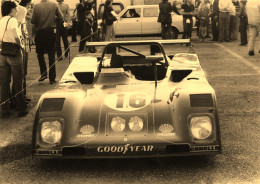 Circuit 24 Heures Du Mans , Course Automobile *10 Photos Anciennes * Pilotes Voitures Porsche Ferrari Pescarolo Jaussaud - Le Mans