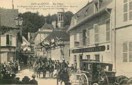 AUBE  BAR SUR SEINE  Rue Thiers Les Dragons Apres Avoir Passé La Revue Du 14 Juillet - Bar-sur-Seine