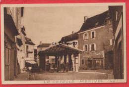 46 - LACAPELLE MARIVAL---Place De La Halle--cpsm Pf - Lacapelle Marival