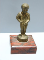 -ANCIENNE STATUETTE MANNEKEN PIS BRUXELLES LAITON/MARBRE Rouge Vitrine   E - Other & Unclassified