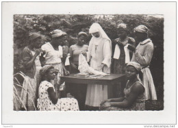 Missions PUENTE LA REINA Navarre Servantes Du Coeur De Jésus Soeur Et Jeunes Femmes Noires VOIR DOS - Missions