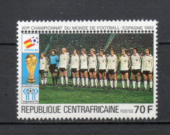 CENTRAFRIQUE N° 443   NEUF SANS CHARNIERE COTE 1.00€    SPORT FOOTBALL - Centrafricaine (République)