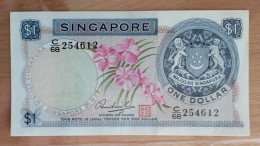 Singapore 1 Dollar 1972 AUNC - Singapore