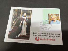 (24-9-2023) (2 U 2) Queen Elizabeth II In Memoriam (special Cover) Older (released Date Is 19 September 2023) - Cartas & Documentos