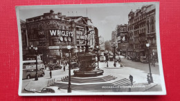 London.Piccadilly Circus.Wrigley"s - Piccadilly Circus