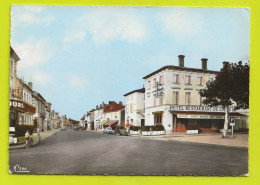 33 LESPARRE N°10.2 Place Gambetta Et Cours De Gaulle VOIR ZOOM Hôtel Restaurant Du LION D'OR Citroën 2CV VOIR DOS - Lesparre Medoc