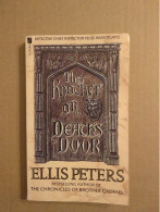 BOOK THE KNOCKER ON DEATH*S DOOR Softcover (ELLIS PETERS) 1989 By Futura Publications - Drames