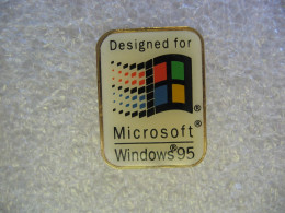 Pin's Du Logiciel Informatique Windows 95 - Informática