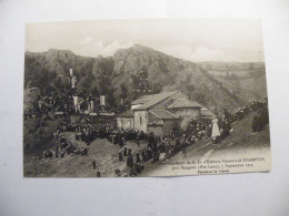 A531.  CPA. 43. CHAMPELS Près SAUGUES (Haute Loire). Pendant La Messe . Beau Plan Animé. Non Ecrite - Saugues