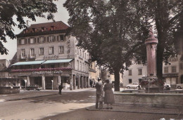 Allemagne---LOERRACH / BADEN ---Alter Marktplatz ( Animée, Fontaine, Voiture ) - Loerrach