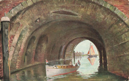 ARTS - Peintures Et Tableaux - Une Barque Sous L'arc D'un Pont - Carte Postale Ancienne - Pintura & Cuadros