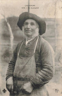 AGRICULTURE - L'Auvergne - Un Auvergnat - Carte Postale Ancienne - Bauernhöfe