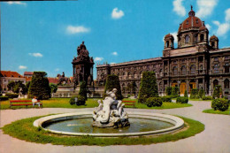 WIEN   ( AUTRICHE )  MUSEE AVEC LE MONUMENT - Musées