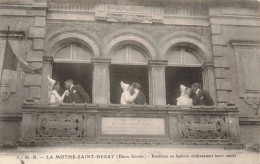 FRANCE - DB - La Mothe Saint Heray - Rosières Au Balcon Embrassant Leurs Maris - Carte Postale Ancienne - La Mothe Saint Heray