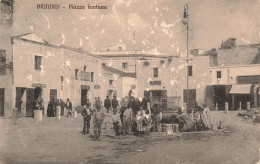 ITALIE - Brindisi -  Piazza Fontana - Animé - Carte Postale  Ancienne - Brindisi