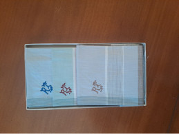 LOT De 6 MOUCHOIRS BRODES MAIN - " R T " - Handkerchiefs