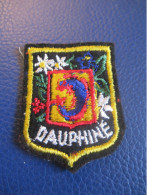 Ecusson Tissu Ancien/DAUPHINE/ Ancienne Province Rattachée à La France En 1349 / Vers  1970-1990                 ET484 - Patches