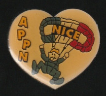 76917- Pin's -Association Parachutisme De La Police Nationale.Nice. - Parachutisme