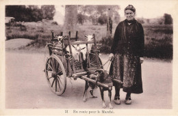 Bléré * En Route Pour Le Marché * Voitures à Chien Attelage à Chiens * Villageois - Bléré