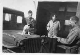 Photo Anonyme Vintage Snapshot Guerre Militaire Libération Jeep Voiture  - Oorlog, Militair