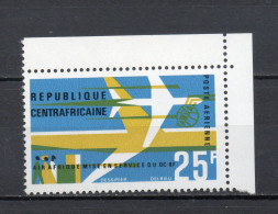 CENTRAFRIQUE PA N° 38   NEUF SANS CHARNIERE COTE 1.20€    AVION DC 8F - Centrafricaine (République)