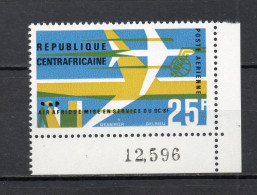 CENTRAFRIQUE PA N° 38   NEUF SANS CHARNIERE COTE 1.20€    AVION DC 8F - Centrafricaine (République)