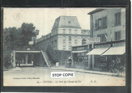 09-2023 - AMB 40/80 - VOSGES - 88 - VITTEL - Le Pont De Chemin De Fer -Commerces - Vittel