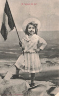 PHOTOGRAPHIE - A L'assaut Du Fort - Petite Fille -  Carte Postale  Ancienne - Photographie