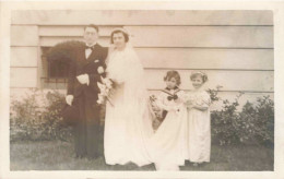 NOCES - Les Mariés Avec Les Demoiselles D'honneur - Carte Postale Ancienne - Nozze