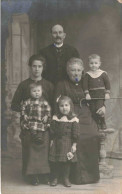 CARTE PHOTO - Portrait De Famille - Carte Postale Ancienne - Photographie