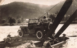 BELGIQUE - Armée Belge - Une Jeep Transbordée Sur Radeau -   Carte Postale  Ancienne - Autres & Non Classés