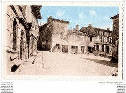 CPA (Réf :H569) 14. MONCLAR-de-QUERCY (TARN-et-GARONNE 82) Place Du Marché De La Volaille - Montclar De Quercy