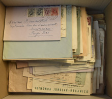 1900/1940 Doos Met Honderden Poststukken, Waarvan Beter Stempels, Aangetekende Zendingen, Buitenlandse Bestemmingen (enk - Other & Unclassified