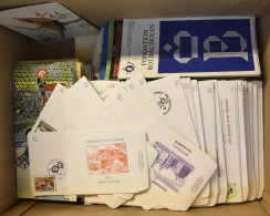 **/0/FDC Jaren '80, Variadoos Met FDC's, Postfolders, 2x Verzameling Boudewijn Bril Op Bladen, Zm - Collezioni