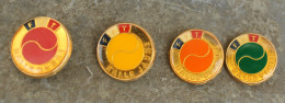 Lot De 4 Broches (no Pin's) - FFT (Fédération Française De Tennis) - Balle Orange, Jaune, Verte Et Rouge - M772 - Lots