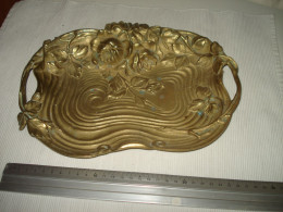 O15 / Vide  Poche En Bronze Art Nouveau  - Marqué " Déposé 172 " - L : 28 Cm - Bronces