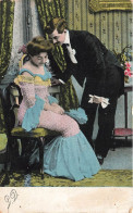 PHOTOGRAPHIE - Un Homme Murmurant à Sa Femme - Colorisé - Carte Postale Ancienne - Photographie