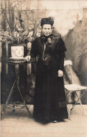 CARTE PHOTO - Portrait D'une Femme âgée - Carte Postale Ancienne - Fotografia