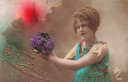 FETES ET VOEUX - Nouvel An - Une Fille Tenant Un Bouquet De Fleur - Colorisé - Carte Postale Ancienne - Año Nuevo