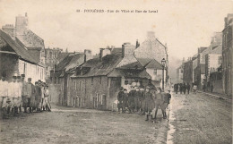 Fougères * Rue De Vitré Et Rue De Laval * Villageois * Militaires - Fougeres