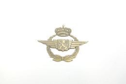 Militaria - INSIGNIA : Cap Badge Kepie : Luchtmacht Korporaal Air Police - PG AVI VTP - België Belgium - Other & Unclassified