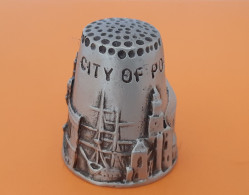 DÉ A COUDRE EN METAL -  CITY OF PORTSMOUTH - ENGLAND -ANGLETERRE -  Poids 22 Gr - Thimbles