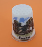 DÉ A COUDRE PORCELAINE - BROUAGE (17)  CHARENTE-MARITIME - Thimbles