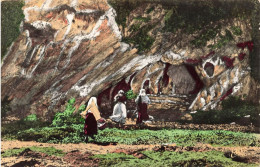 FRANCE - Lourdes - Bernadette Et Ses Campagnes Arrivent - Colorisé - Carte Postale Ancienne - Lourdes